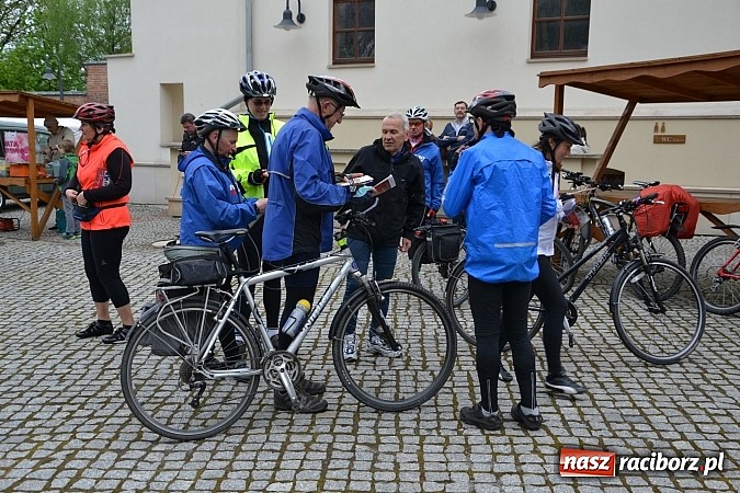 Zdjęcie w galerii na portalu naszraciborz.pl: Warsztaty tańca renesansowego i spektakl Farfurka Królowej Bony, czyli majówka na zamku  wiadomości z regionu
