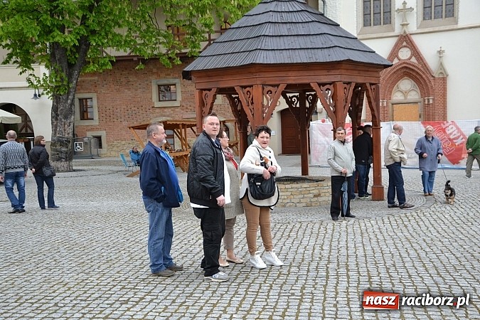 Zdjęcie w galerii na portalu naszraciborz.pl: Warsztaty tańca renesansowego i spektakl Farfurka Królowej Bony, czyli majówka na zamku  wiadomości z regionu