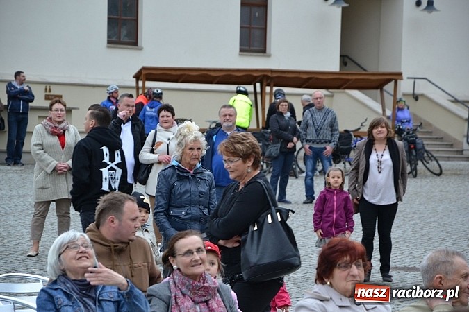 Zdjęcie w galerii na portalu naszraciborz.pl: Warsztaty tańca renesansowego i spektakl Farfurka Królowej Bony, czyli majówka na zamku  wiadomości z regionu