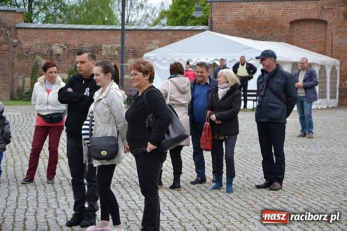 Zdjęcie w galerii na portalu naszraciborz.pl: Warsztaty tańca renesansowego i spektakl Farfurka Królowej Bony, czyli majówka na zamku  wiadomości z regionu