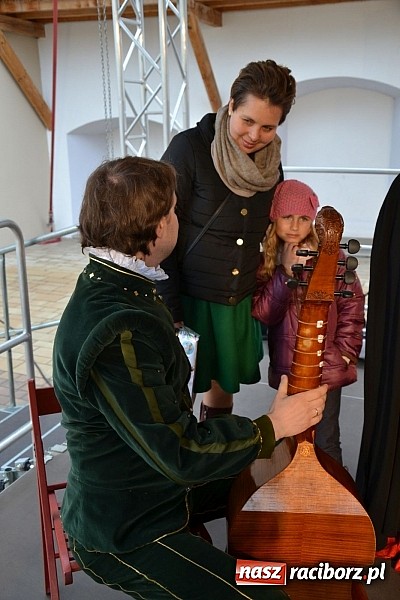 Zdjęcie w galerii na portalu naszraciborz.pl: Warsztaty tańca renesansowego i spektakl Farfurka Królowej Bony, czyli majówka na zamku  wiadomości z regionu