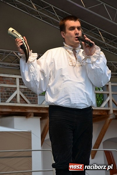 Zdjęcie w galerii na portalu naszraciborz.pl: Warsztaty tańca renesansowego i spektakl Farfurka Królowej Bony, czyli majówka na zamku  wiadomości z regionu