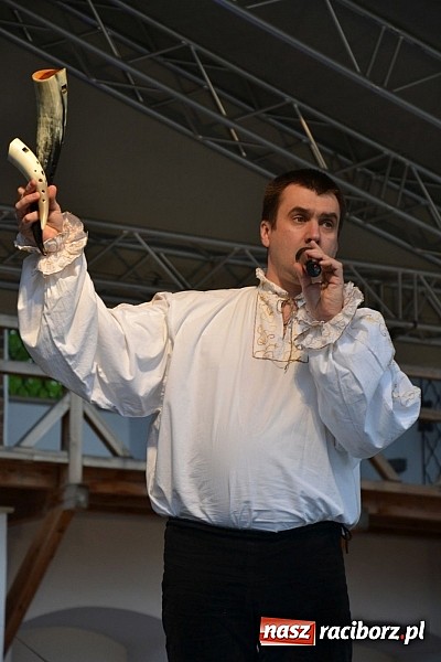 Zdjęcie w galerii na portalu naszraciborz.pl: Warsztaty tańca renesansowego i spektakl Farfurka Królowej Bony, czyli majówka na zamku  wiadomości z regionu