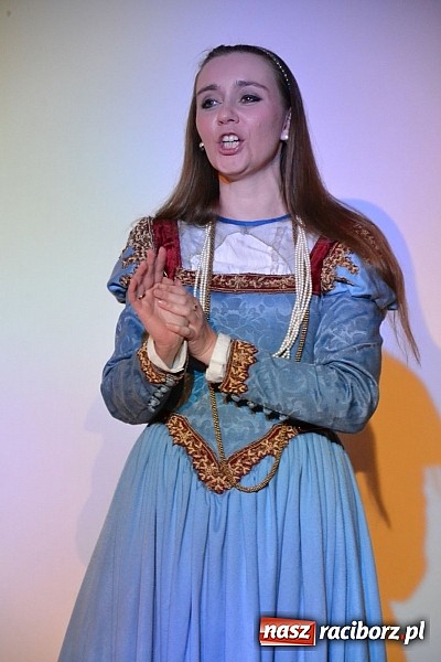 Zdjęcie w galerii na portalu naszraciborz.pl: Warsztaty tańca renesansowego i spektakl Farfurka Królowej Bony, czyli majówka na zamku  wiadomości z regionu