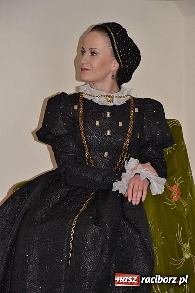 Zdjęcie w galerii na portalu naszraciborz.pl: Warsztaty tańca renesansowego i spektakl Farfurka Królowej Bony, czyli majówka na zamku  wiadomości z regionu