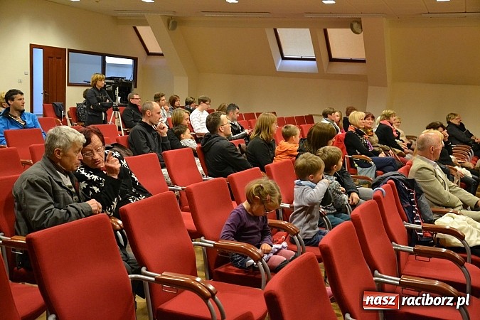 Zdjęcie w galerii na portalu naszraciborz.pl: Warsztaty tańca renesansowego i spektakl Farfurka Królowej Bony, czyli majówka na zamku  wiadomości z regionu