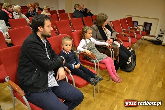 Zdjęcie w galerii na portalu naszraciborz.pl: Warsztaty tańca renesansowego i spektakl Farfurka Królowej Bony, czyli majówka na zamku  wiadomości z regionu