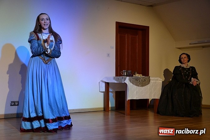 Zdjęcie w galerii na portalu naszraciborz.pl: Warsztaty tańca renesansowego i spektakl Farfurka Królowej Bony, czyli majówka na zamku  wiadomości z regionu