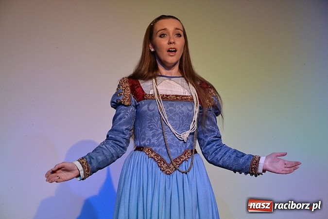 Zdjęcie w galerii na portalu naszraciborz.pl: Warsztaty tańca renesansowego i spektakl Farfurka Królowej Bony, czyli majówka na zamku  wiadomości z regionu