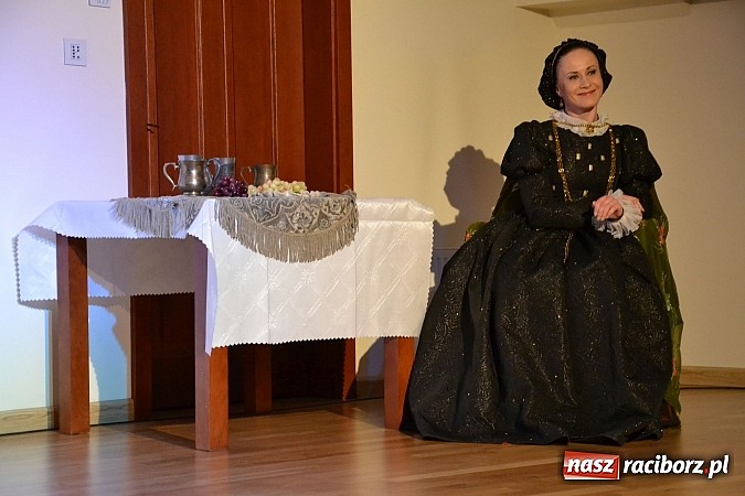 Zdjęcie w galerii na portalu naszraciborz.pl: Warsztaty tańca renesansowego i spektakl Farfurka Królowej Bony, czyli majówka na zamku  wiadomości z regionu