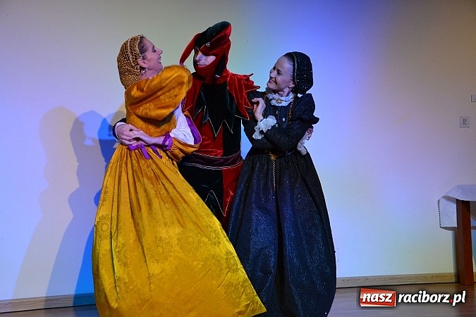 Zdjęcie w galerii na portalu naszraciborz.pl: Warsztaty tańca renesansowego i spektakl Farfurka Królowej Bony, czyli majówka na zamku  wiadomości z regionu