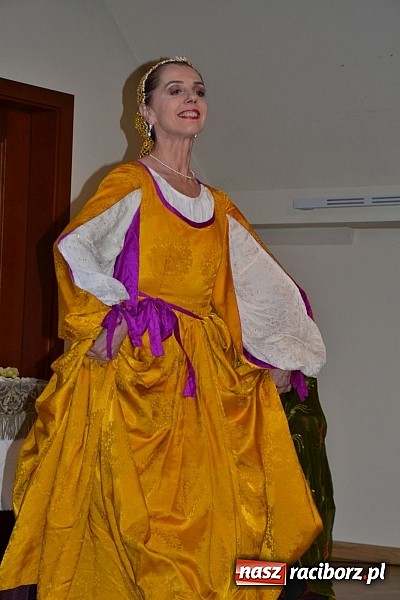 Zdjęcie w galerii na portalu naszraciborz.pl: Warsztaty tańca renesansowego i spektakl Farfurka Królowej Bony, czyli majówka na zamku  wiadomości z regionu