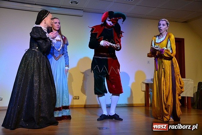 Zdjęcie w galerii na portalu naszraciborz.pl: Warsztaty tańca renesansowego i spektakl Farfurka Królowej Bony, czyli majówka na zamku  wiadomości z regionu