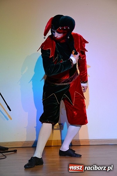 Zdjęcie w galerii na portalu naszraciborz.pl: Warsztaty tańca renesansowego i spektakl Farfurka Królowej Bony, czyli majówka na zamku  wiadomości z regionu