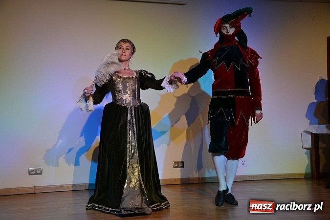 Zdjęcie w galerii na portalu naszraciborz.pl: Warsztaty tańca renesansowego i spektakl Farfurka Królowej Bony, czyli majówka na zamku  wiadomości z regionu