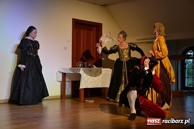 Zdjęcie w galerii na portalu naszraciborz.pl: Warsztaty tańca renesansowego i spektakl Farfurka Królowej Bony, czyli majówka na zamku  wiadomości z regionu