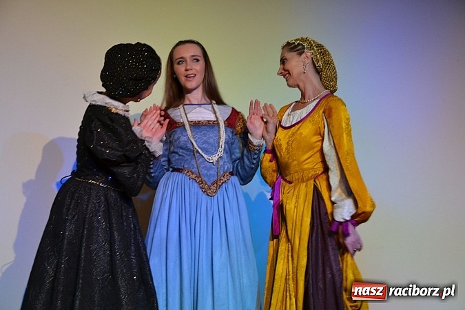 Zdjęcie w galerii na portalu naszraciborz.pl: Warsztaty tańca renesansowego i spektakl Farfurka Królowej Bony, czyli majówka na zamku  wiadomości z regionu