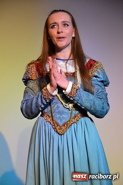 Zdjęcie w galerii na portalu naszraciborz.pl: Warsztaty tańca renesansowego i spektakl Farfurka Królowej Bony, czyli majówka na zamku  wiadomości z regionu