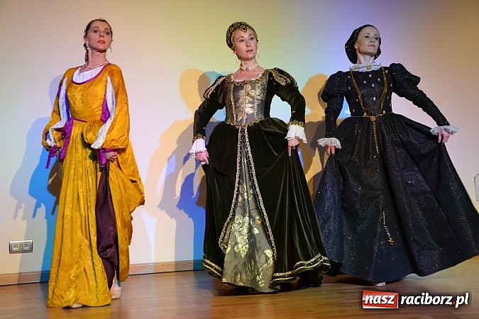 Zdjęcie w galerii na portalu naszraciborz.pl: Warsztaty tańca renesansowego i spektakl Farfurka Królowej Bony, czyli majówka na zamku  wiadomości z regionu