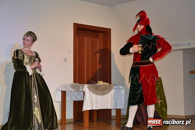 Zdjęcie w galerii na portalu naszraciborz.pl: Warsztaty tańca renesansowego i spektakl Farfurka Królowej Bony, czyli majówka na zamku  wiadomości z regionu