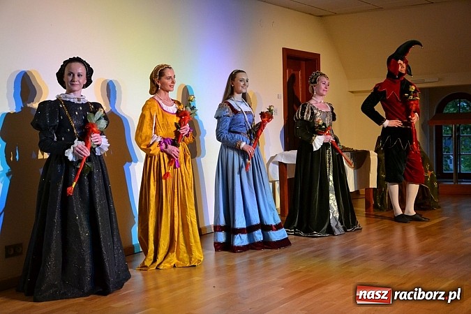 Zdjęcie w galerii na portalu naszraciborz.pl: Warsztaty tańca renesansowego i spektakl Farfurka Królowej Bony, czyli majówka na zamku  wiadomości z regionu