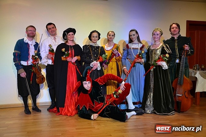 Zdjęcie w galerii na portalu naszraciborz.pl: Warsztaty tańca renesansowego i spektakl Farfurka Królowej Bony, czyli majówka na zamku  wiadomości z regionu