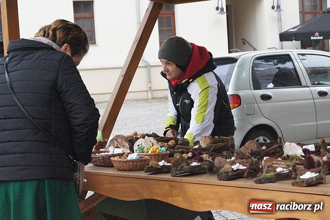 Zdjęcie w galerii na portalu naszraciborz.pl: Warsztaty tańca renesansowego i spektakl Farfurka Królowej Bony, czyli majówka na zamku  wiadomości z regionu
