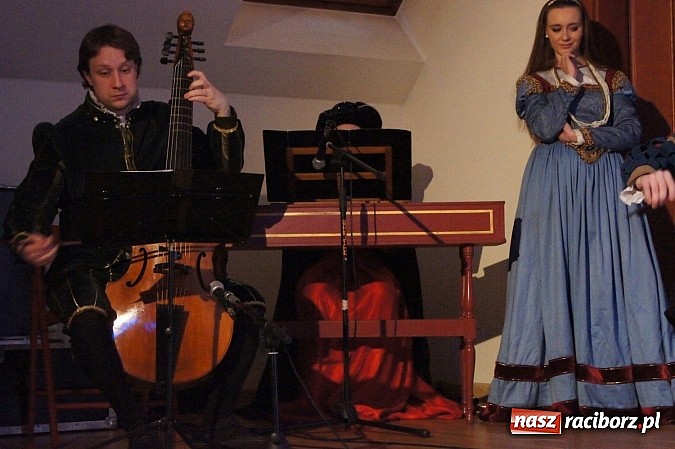 Zdjęcie w galerii na portalu naszraciborz.pl: Warsztaty tańca renesansowego i spektakl Farfurka Królowej Bony, czyli majówka na zamku  wiadomości z regionu