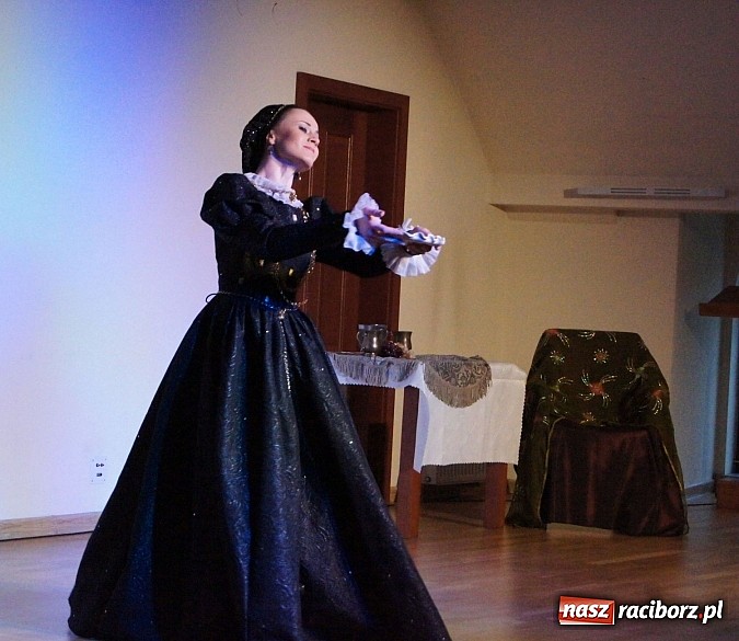 Zdjęcie w galerii na portalu naszraciborz.pl: Warsztaty tańca renesansowego i spektakl Farfurka Królowej Bony, czyli majówka na zamku  wiadomości z regionu