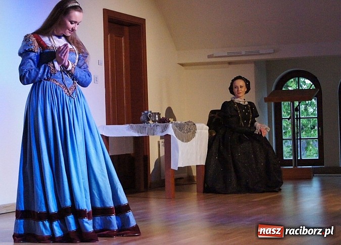 Zdjęcie w galerii na portalu naszraciborz.pl: Warsztaty tańca renesansowego i spektakl Farfurka Królowej Bony, czyli majówka na zamku  wiadomości z regionu