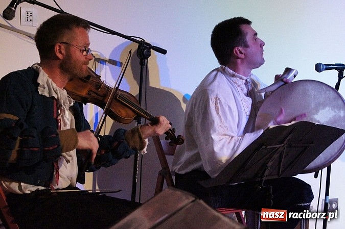 Zdjęcie w galerii na portalu naszraciborz.pl: Warsztaty tańca renesansowego i spektakl Farfurka Królowej Bony, czyli majówka na zamku  wiadomości z regionu