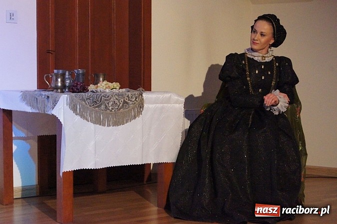 Zdjęcie w galerii na portalu naszraciborz.pl: Warsztaty tańca renesansowego i spektakl Farfurka Królowej Bony, czyli majówka na zamku  wiadomości z regionu