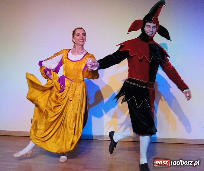 Zdjęcie w galerii na portalu naszraciborz.pl: Warsztaty tańca renesansowego i spektakl Farfurka Królowej Bony, czyli majówka na zamku  wiadomości z regionu