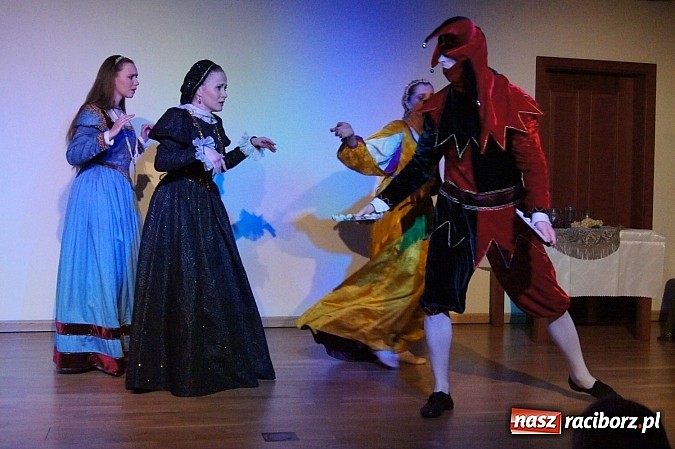 Zdjęcie w galerii na portalu naszraciborz.pl: Warsztaty tańca renesansowego i spektakl Farfurka Królowej Bony, czyli majówka na zamku  wiadomości z regionu