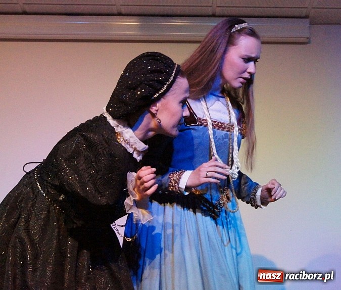 Zdjęcie w galerii na portalu naszraciborz.pl: Warsztaty tańca renesansowego i spektakl Farfurka Królowej Bony, czyli majówka na zamku  wiadomości z regionu