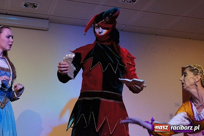 Zdjęcie w galerii na portalu naszraciborz.pl: Warsztaty tańca renesansowego i spektakl Farfurka Królowej Bony, czyli majówka na zamku  wiadomości z regionu