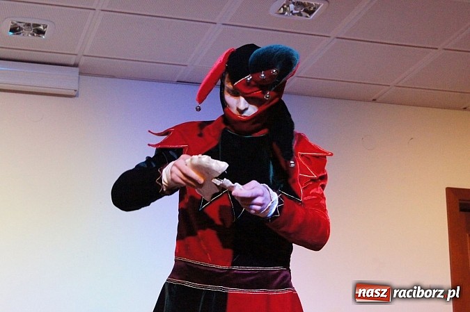 Zdjęcie w galerii na portalu naszraciborz.pl: Warsztaty tańca renesansowego i spektakl Farfurka Królowej Bony, czyli majówka na zamku  wiadomości z regionu