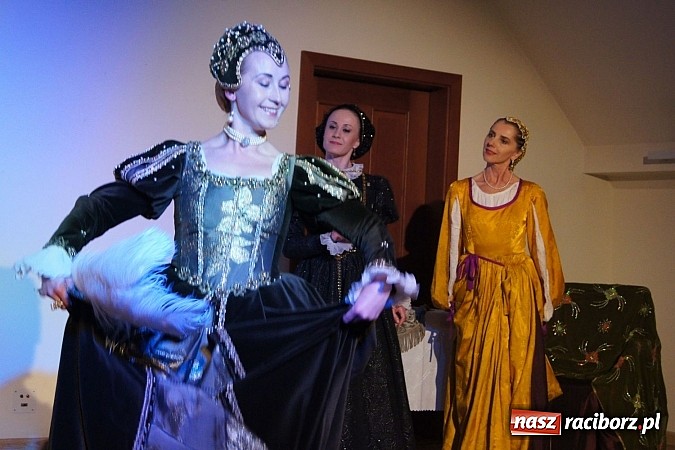 Zdjęcie w galerii na portalu naszraciborz.pl: Warsztaty tańca renesansowego i spektakl Farfurka Królowej Bony, czyli majówka na zamku  wiadomości z regionu