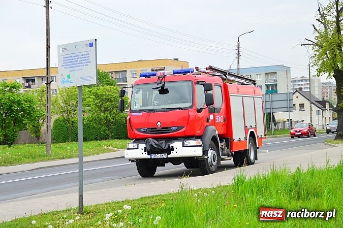 Zdjęcie w galerii na portalu naszraciborz.pl: Kraksa na mycie - zderzyły się punto i opel wiadomości z regionu