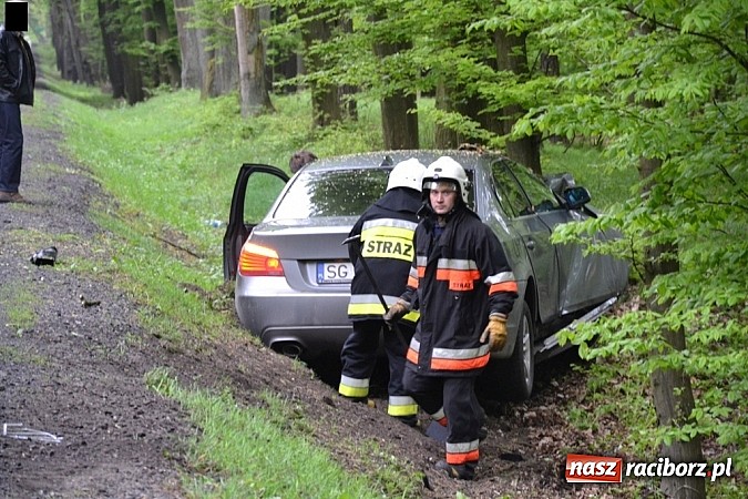 Zdjęcie w galerii na portalu naszraciborz.pl: Czołowe zderzenie busa z BMW! DW919 na odcinku Jankowice-Rudy zablokowana!  wiadomości z regionu