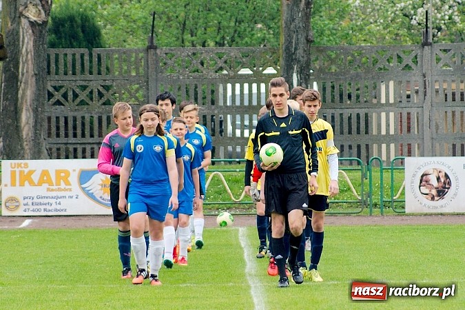 Zdjęcie w galerii na portalu naszraciborz.pl: Słaby początek, dobra końcówka. Trampkarze Ikara pokonali Nędzę wiadomości z regionu