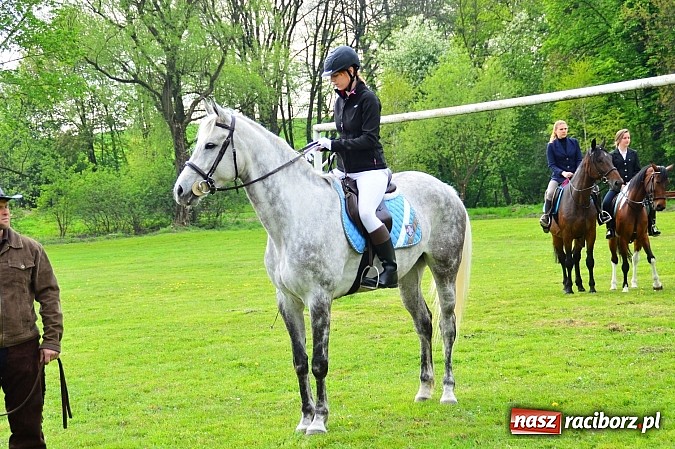 Zdjęcie w galerii na portalu naszraciborz.pl: Majówka konna w Kornicach rozpoczęta wiadomości z regionu
