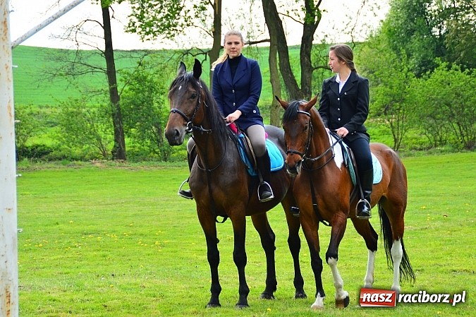 Zdjęcie w galerii na portalu naszraciborz.pl: Majówka konna w Kornicach rozpoczęta wiadomości z regionu