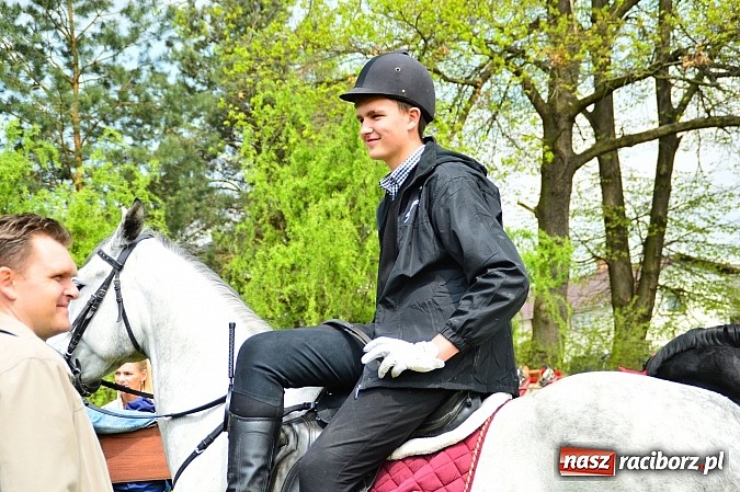 Zdjęcie w galerii na portalu naszraciborz.pl: Majówka konna w Kornicach rozpoczęta wiadomości z regionu