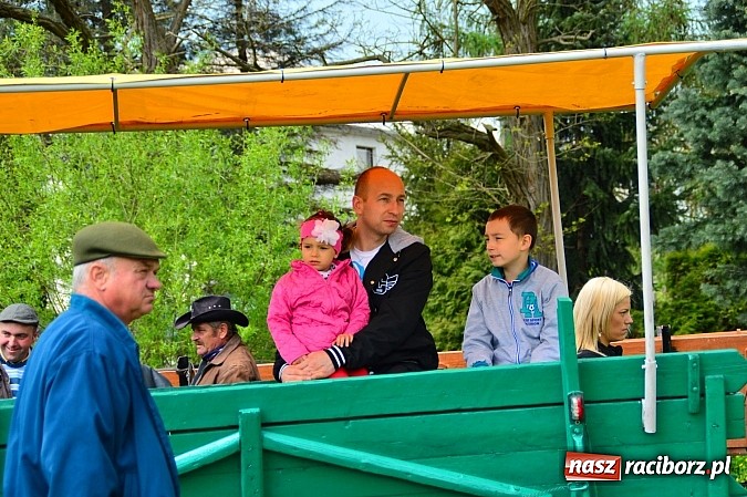 Zdjęcie w galerii na portalu naszraciborz.pl: Majówka konna w Kornicach rozpoczęta wiadomości z regionu