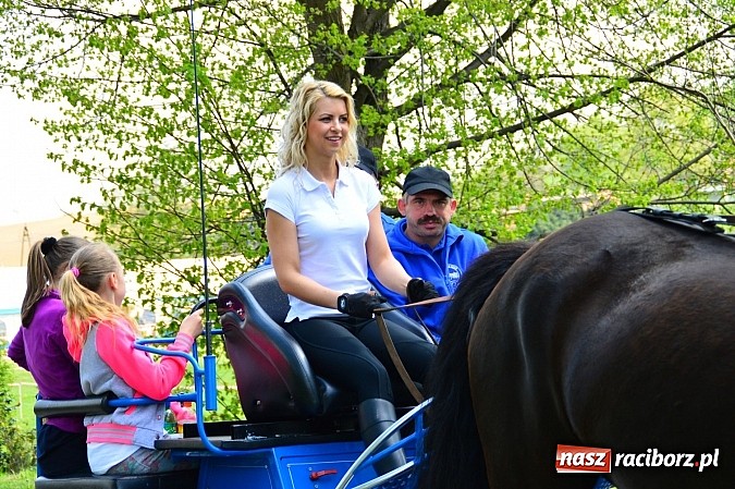 Zdjęcie w galerii na portalu naszraciborz.pl: Majówka konna w Kornicach rozpoczęta wiadomości z regionu