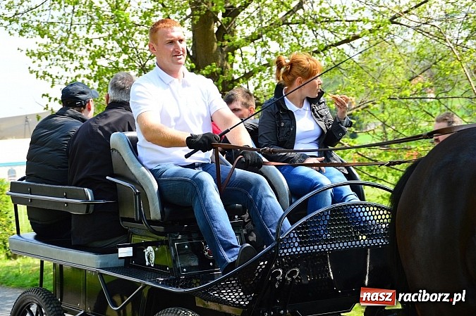 Zdjęcie w galerii na portalu naszraciborz.pl: Majówka konna w Kornicach rozpoczęta wiadomości z regionu