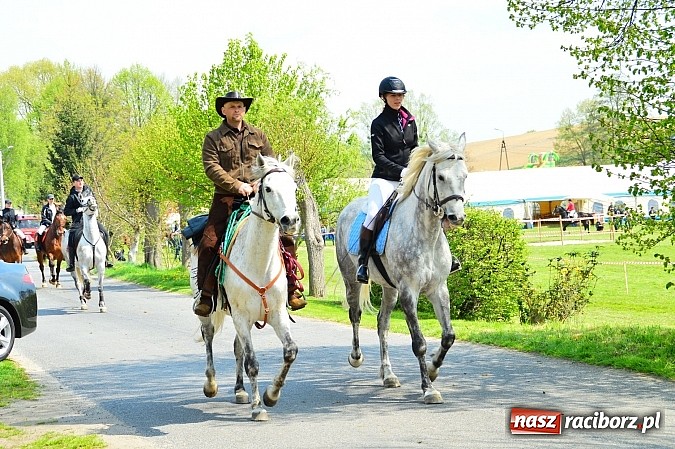Zdjęcie w galerii na portalu naszraciborz.pl: Majówka konna w Kornicach rozpoczęta wiadomości z regionu