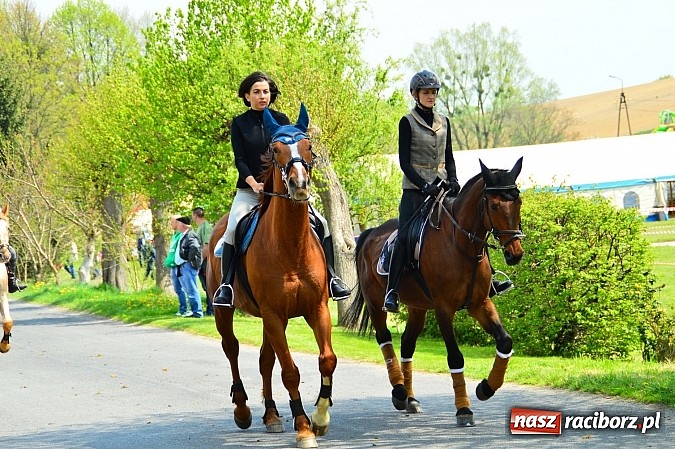 Zdjęcie w galerii na portalu naszraciborz.pl: Majówka konna w Kornicach rozpoczęta wiadomości z regionu