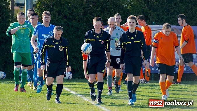 Zdjęcie w galerii na portalu naszraciborz.pl: Bartosz Cojg czarnym koniem Markowic. Rezerwy Gaszowic na kolanach wiadomości z regionu